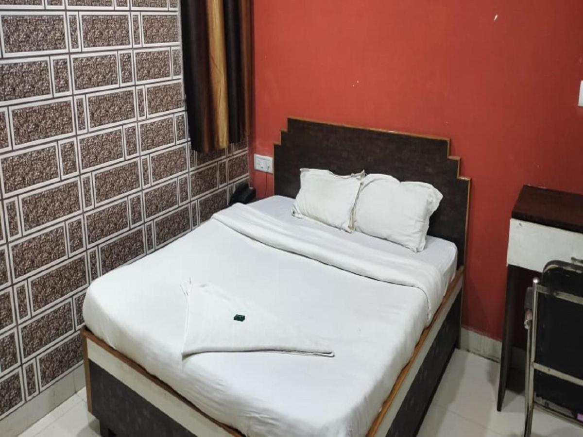 Hotel Kashi Varanasi Bagian luar foto